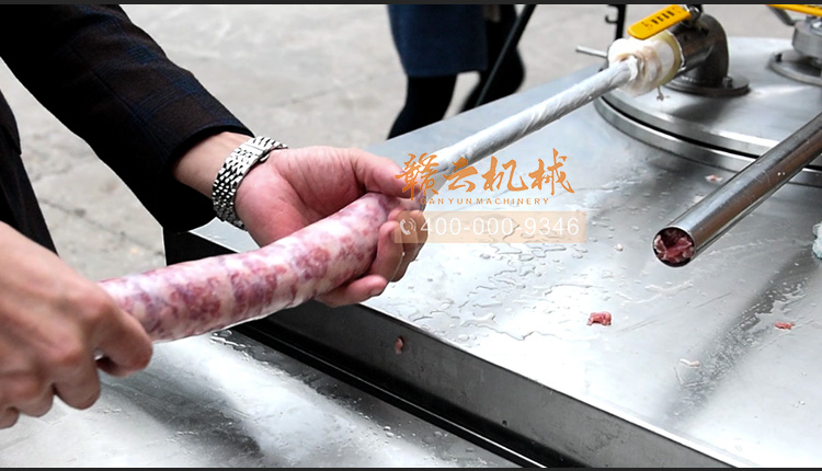 香腸加工設(shè)備液壓灌腸機(jī)哪里有賣廠家直銷自動灌制臘腸的設(shè)備(圖2)