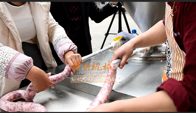 香腸加工設(shè)備液壓灌腸機(jī)哪里有賣廠家直銷自動灌制臘腸的設(shè)備(圖4)